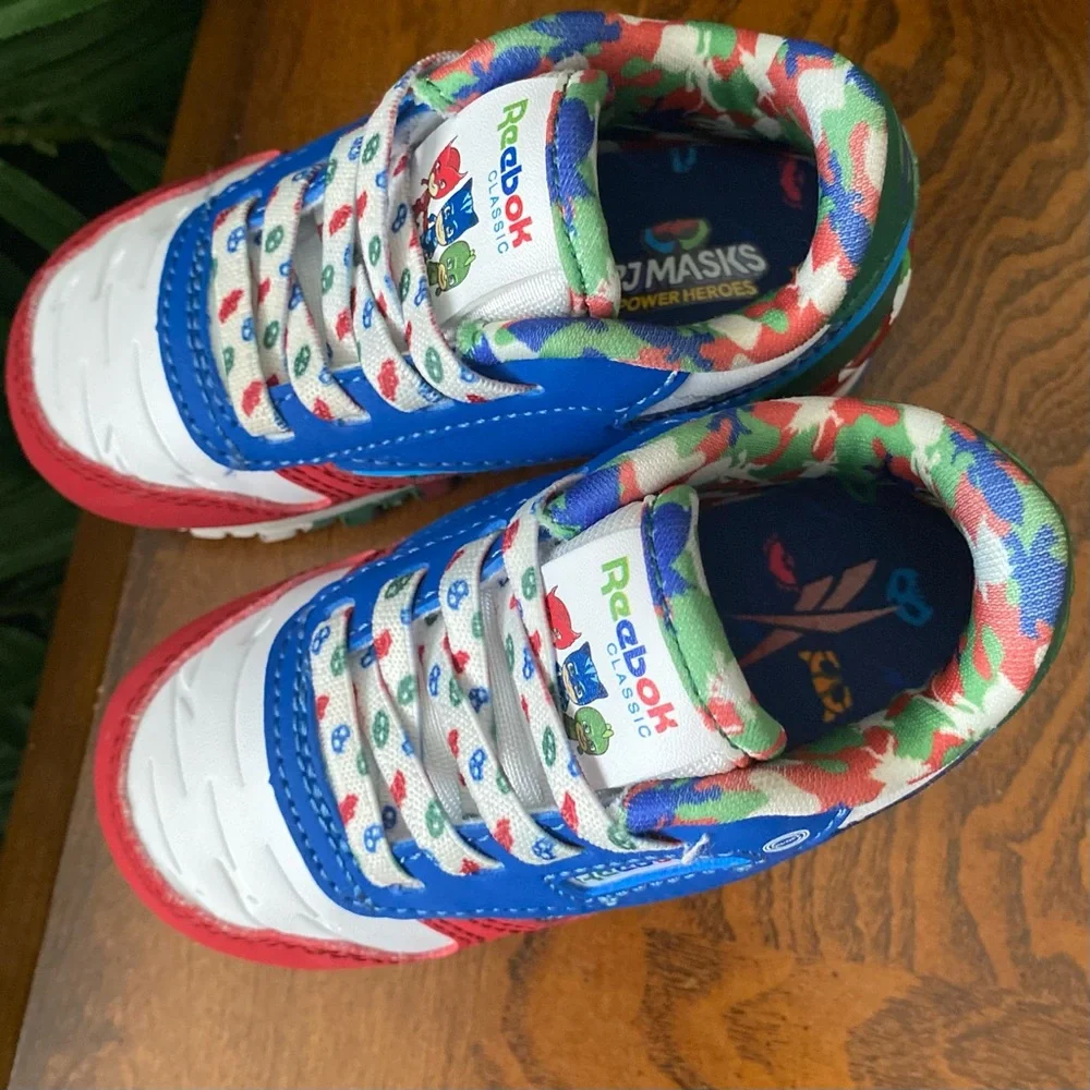 Reebok Toddler Light-Up Classic Leather Step N Flash Sneakers